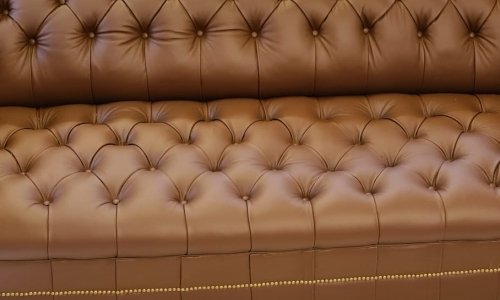 Grand canapé cuir remis en état à  Nîmes